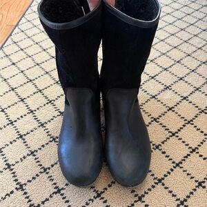 Frye Black Leather and Suede Boots – Fur Lined – 2 inch wooden heel – Size 10